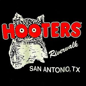 Vintage HOOTERS shirt